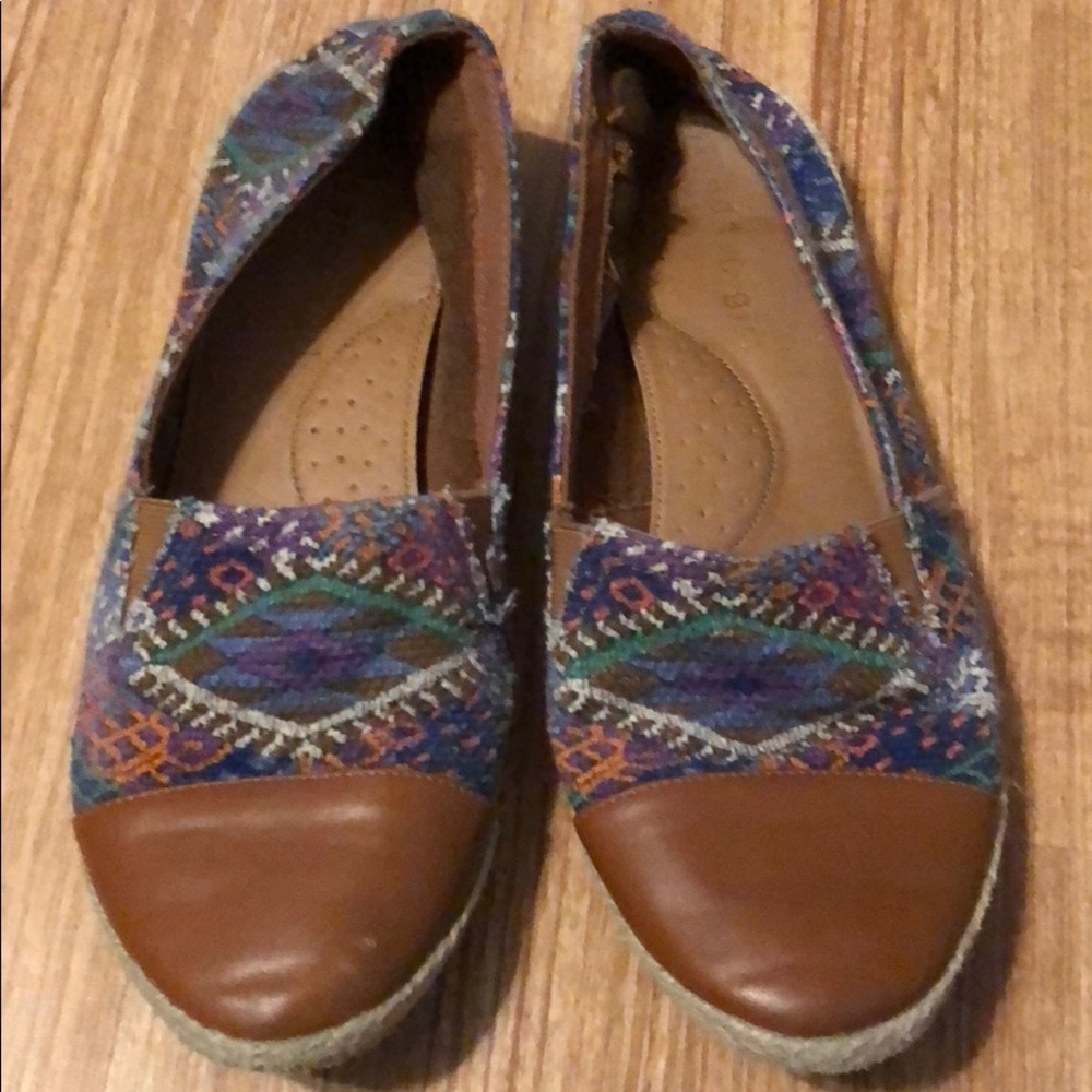 Madden Girl Embroidered Flats